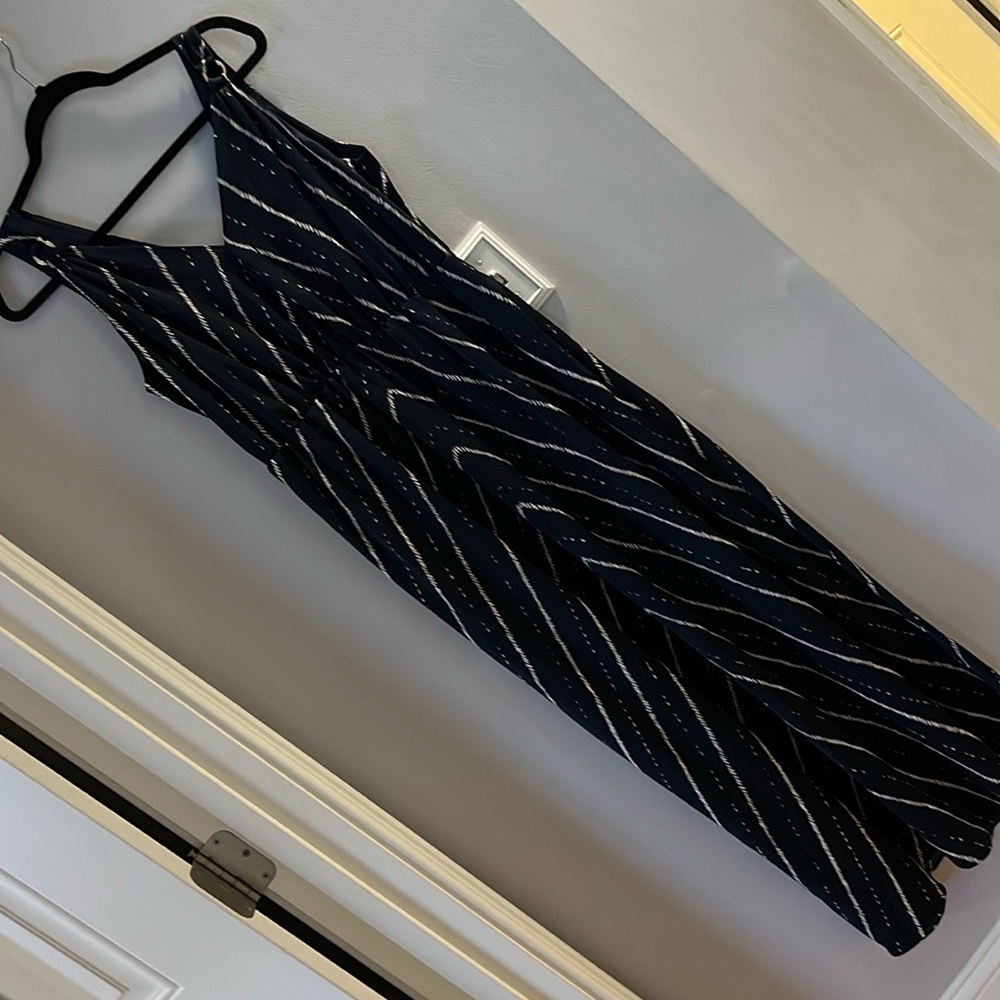 NWT, navy/gold/cream H&M maxi dress. Size 8